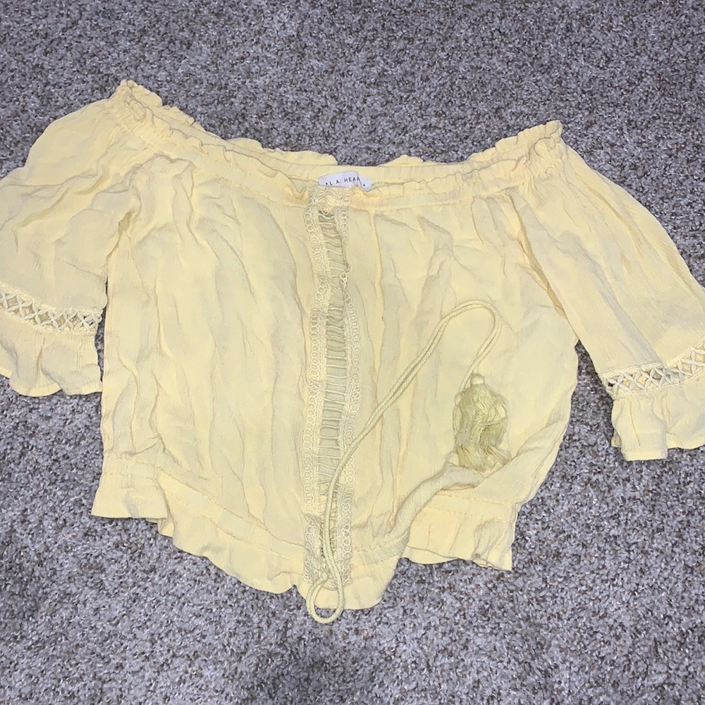 Cute top with opening down middle